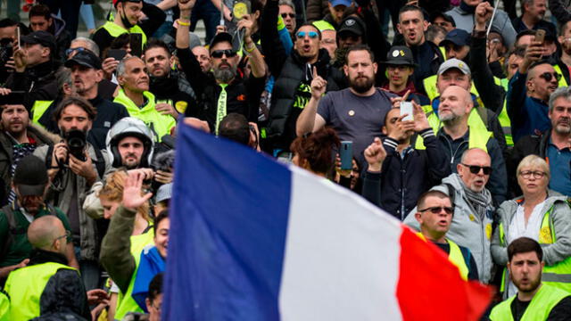 Francia: reducirían impuestos tras protestas de chalecos amarillos [FOTOS]