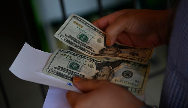 En el mercado bancario, el dólar estaba en 3,510 soles la compra y 3,650 la venta. Foto: AFP