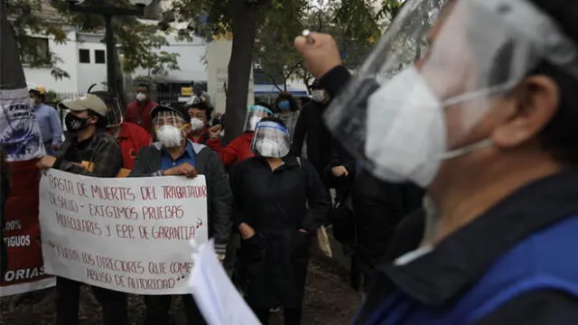 Protesta del sector salud por mejoras en el sistema. Créditos: Jorge Cerdán / La República.