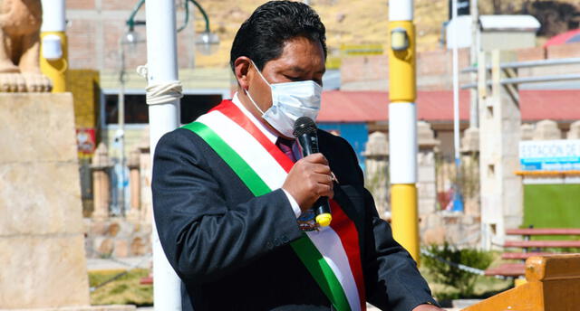Alcalde de Azángaro, pidió llorando a su población que se cuide y acate las normas sanitarias.