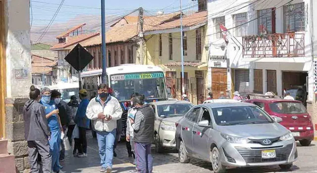 COMERCIO AMBULATORIO. La mayoría de calles del distrito del Cusco se llenó de ciudadanos y comerciantes ambulantes