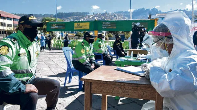 POLICÍAS. Con tratamiento post recuperación del COVID-19.