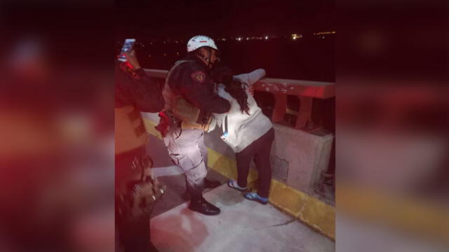 Salvan a mujer de suicidarse en puente Chilina de Arequipa