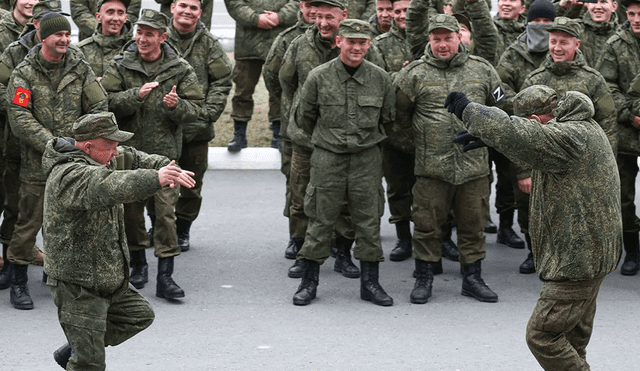 Grupos artísticos en el frente de batalla. Foto: The Moscow Times