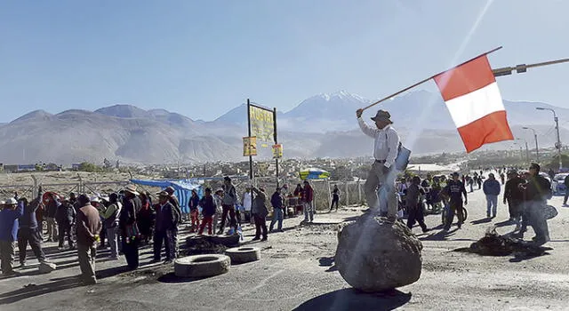 Arequipa: Protestas al pie del Misti contra Martín Vizcarra y el Congreso 