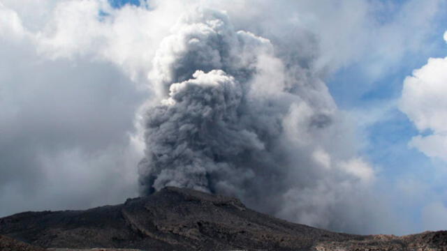 Suspenden clases por explosión de Volcán Ubinas. Créditos: La República.