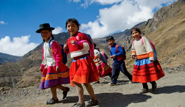 Voluntarios brindan soporte emocional a familias en extrema pobreza en seis regiones del Perú