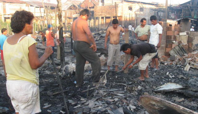Iquitos: MIMP y SIS dan apoyo a damnificados de incendio