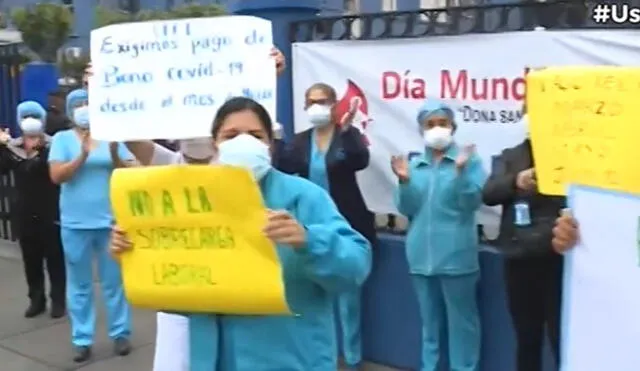 Enfermeras del hospital Almenara protestan porque no les pagan bono. Foto: Captura Canal N.