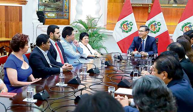 Distensión. Con Somos Perú, bromas auguraron mejores relaciones Ejecutivo-Legislativo. Foto: Andina