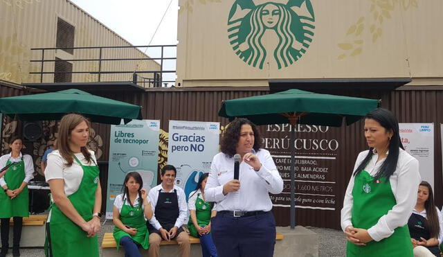 Starbucks Perú estrena primera tienda de material reciclado 
