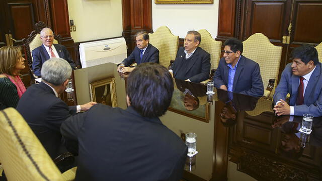 PPK se reunió con el Frente Amplio en Palacio de Gobierno