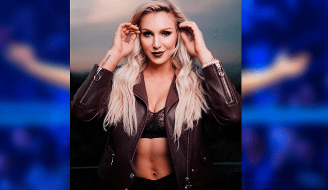 Charlotte Flair, una de las figuras de la WWE, ha demostrado en Instagram que puede lucir formal y sexy.
