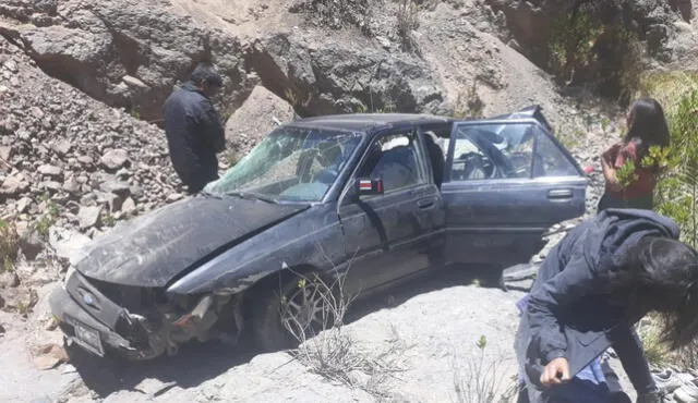 Tacna. Agentes de la Policía acudieron a auxiliar a los heridos de automóvil. Foto: PNP