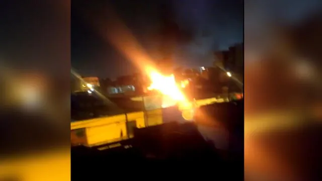Breña: bomberos controlaron incendio y rescataron a 4 personas [VIDEO]
