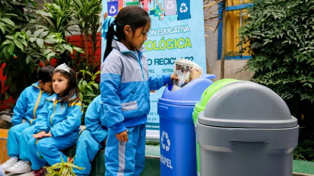 Estudiantes de San Borja participan en concurso de reciclaje