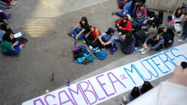 Tomas feministas se extienden por universidades de Chile