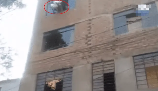 El Agustino: lanzó a su bebé del cuarto piso para que no muera en incendio [VIDEO]