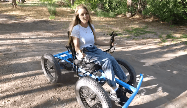El hombre construyó el vehículo para que su esposa pueda volver a pasear por sí misma por donde quisiera. Foto: YouTube