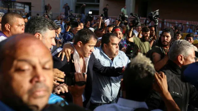 Juan Guaidó pasó penurias para lograr salir del aeropuerto de Maiquetía, donde simpatizantes de Nicolás Maduro los abordaron de forma violenta. Foto: difusión