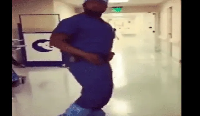 Twitter: médico recibe el aplauso de todos al bailar con los pacientes para darles ánimos [VIDEO]