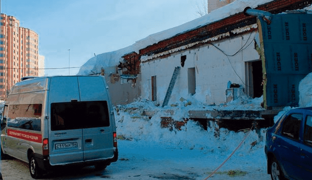 Adolescente muere aplastada tras derrumbe de techo de madera por el peso de la nieve [VIDEO]