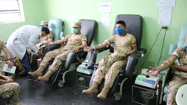 Soldados acudieron a donar sangre al hospital del Cusco.