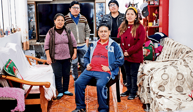 Sobreviviente. José Huacles con su familia que fue su apoyo en todo momento. (Foto: Antonio Melgarejo)