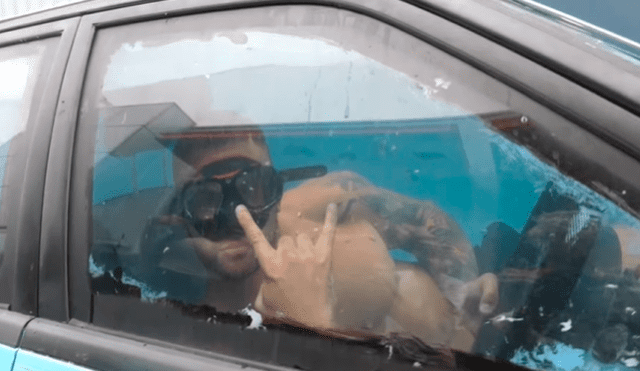 YouTube viral: jóvenes no soportaban la ola de calor, llenan su vehículo con agua y salen a pasear