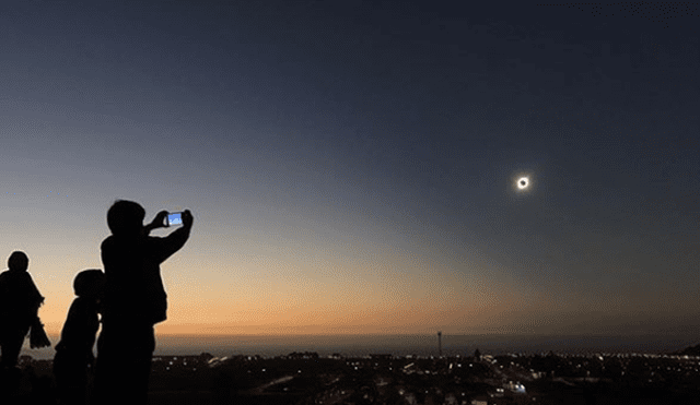 Vista del eclipse solar en La Serena, una de las dos únicas regiones de Chile en las que el eclipse fue total. Foto: Instagram @gloriaandrade