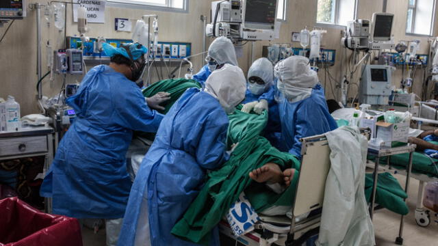 Colegio Médico asegura que médicos peruanos también se pueden sumar a la atención. (Foto: Sergi Rugrand / EFE)