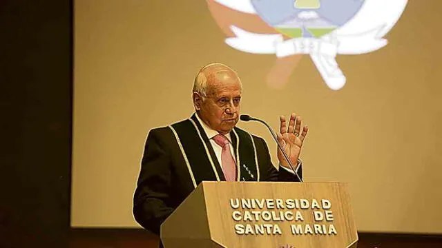 Aniversario. Universidad Católica celebró 58 años. Rector presidió la sesión solemne.