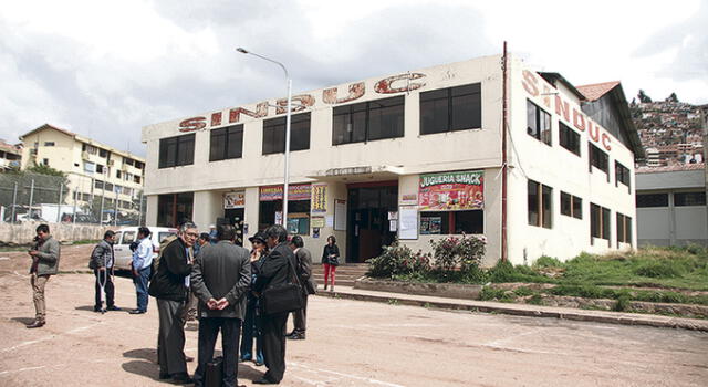 Cusco: rector de Unsaac denuncia por extorsión a nueve docentes que tomaron local