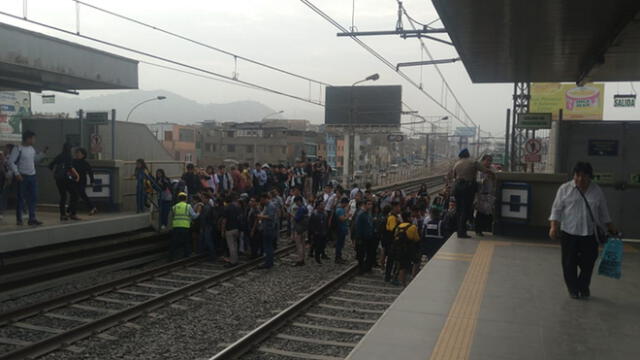 Metro de Lima: rescatan a pasajeros que se quedaron atrapados en vagón [FOTOS Y VIDEO]
