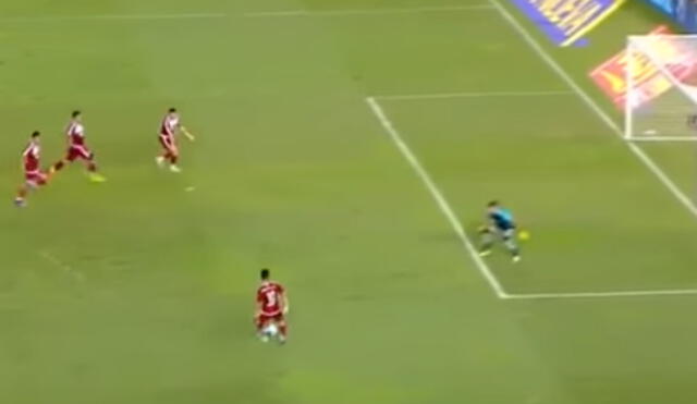 YouTube: cuatro jugadores quedan frente al portero y fallan gol de forma increíble 