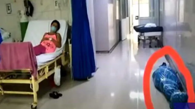Paciente al lado de un muerto por COVID-19. Créditos: Captura Magaly TV, la firme.