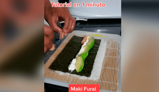 Desliza las imágenes para ver la sencilla preparación de estos makis furai. Fotocaptura: Reyan Romero/TikTok