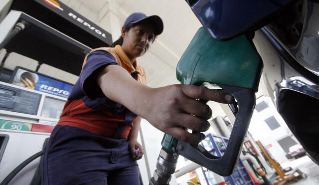 Más del 35% de grifos de Repsol no bajó el precio de sus combustibles
