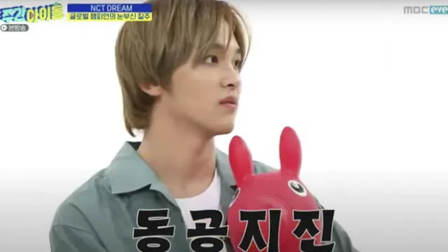 Desliza para ver más fotos de Jaemin de NCT Dream y Eunhyuk de SUPER JUNIOR en Weekly idol.