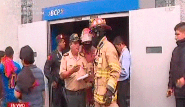 La Victoria: un herido tras incendio dentro de agencia bancaria [VIDEO]