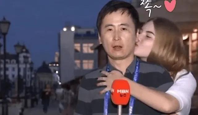 Viral en YouTube: controversia por chicas rusas que besaron a reportero extranjero en vivo