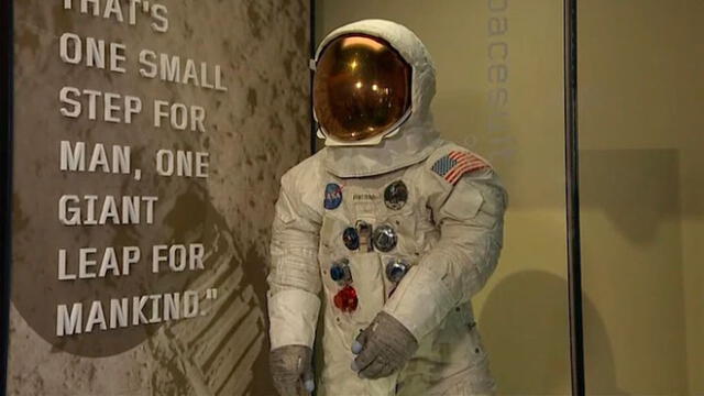 Especialistas en la restauración del traje espacial han tardado más de 10 años para realizar la labor. Foto: Difusión.