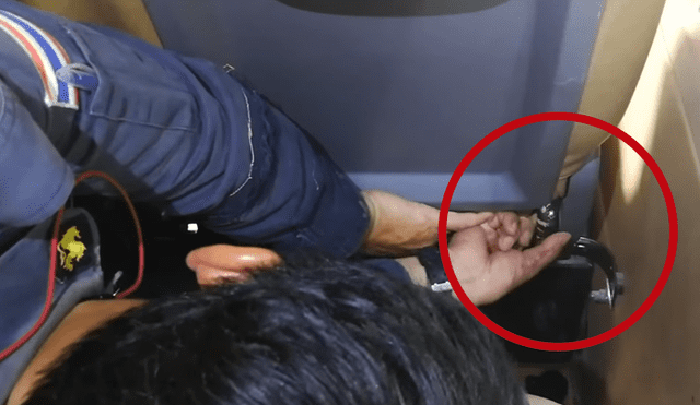 Facebook viral: viajaba en bus y queda aterrada al encontrar serpiente en el asiento [VIDEO]