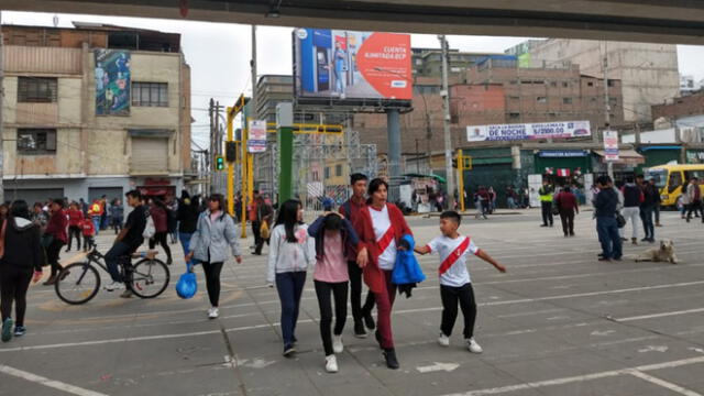 Perú vs Brasil: Gamarra luce repleta por hinchas que hacen sus compras a última hora [VIDEO Y FOTOS]