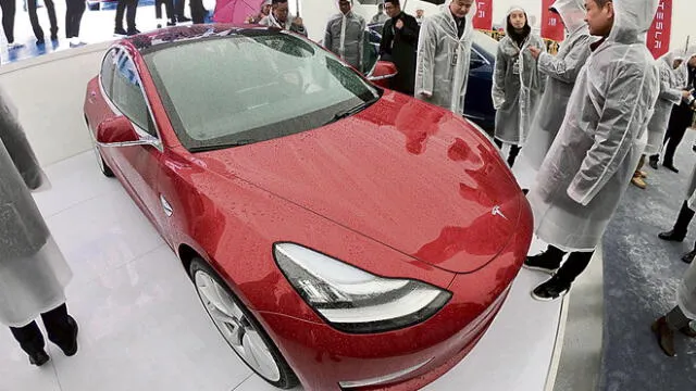 Tesla cierra sus tiendas para vender autos más baratos
