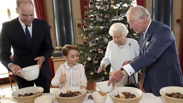 El joven heredero al trono cautivó a usuarios de Instagram cocinando un postre por Navidad