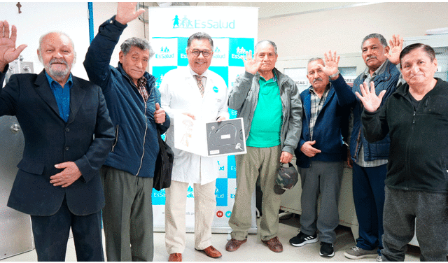 Urólogos del Almenara realizan exitosos implantes de esfínteres artificiales a seis pacientes adultos mayores operados de cáncer próstata. Foto: EsSalud