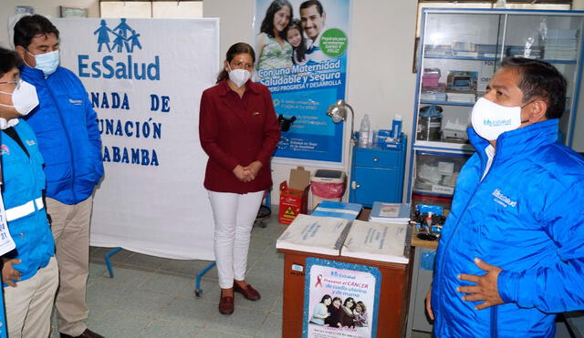 Durante la visita de los directivos de EsSalud se informó que se han realizado 1200 vacunas. Foto Prensa EsSalud
