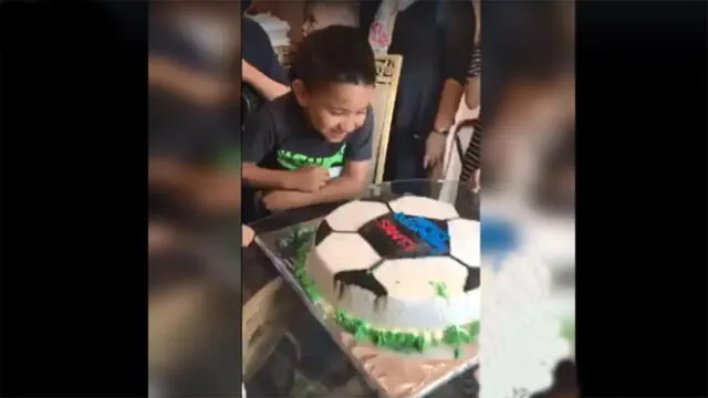 Facebook: pretendían que muerda el pastel, pero su reacción te divertirá [VIDEO]