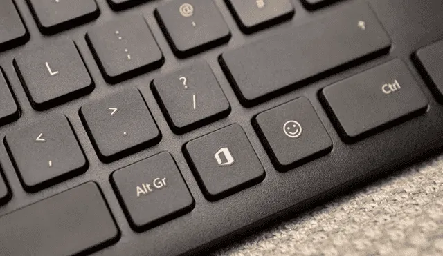 Los nuevos teclados de Microsoft incluyen una tecla para emojis.